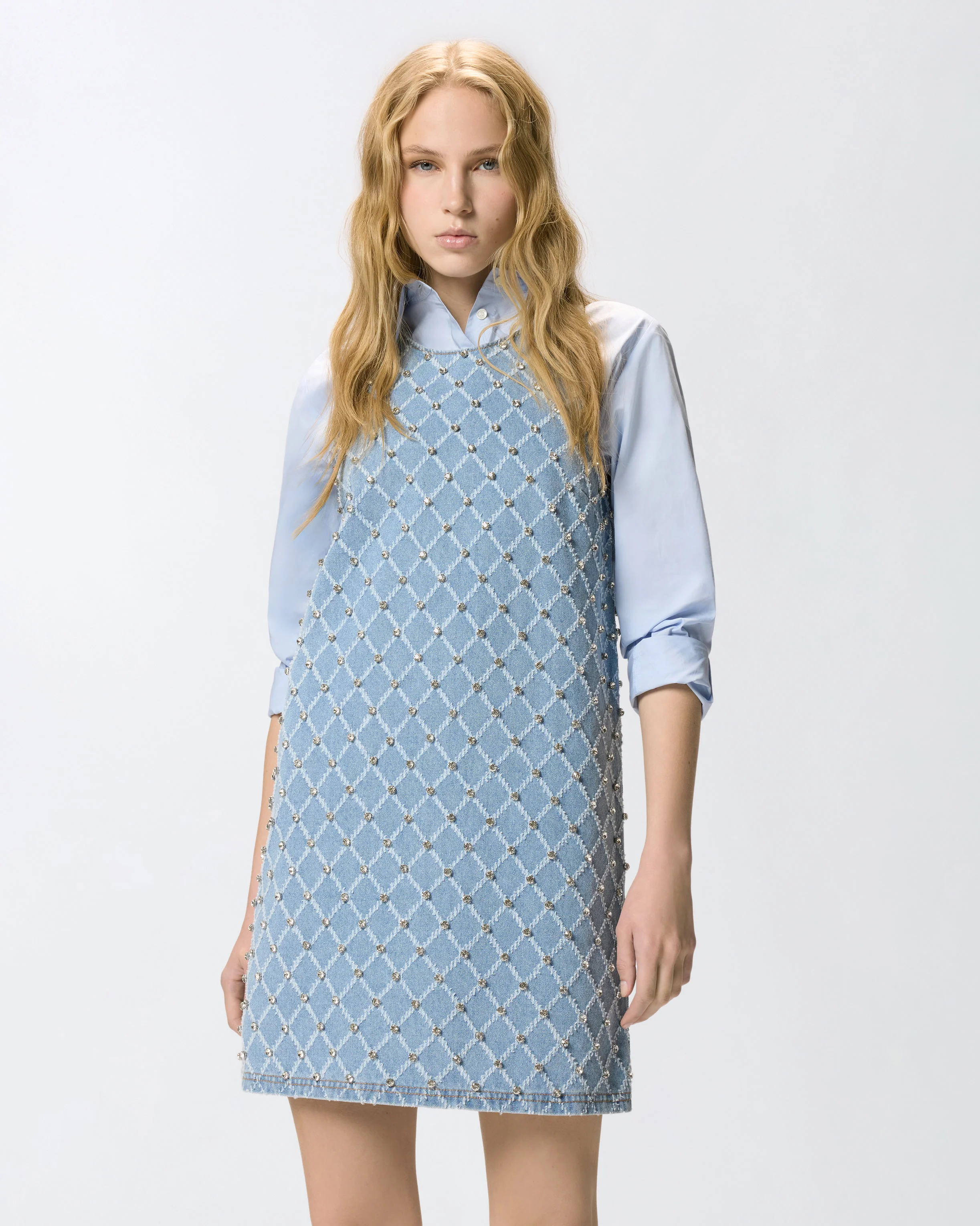 Abito corto in denim con disegno rombi e strass