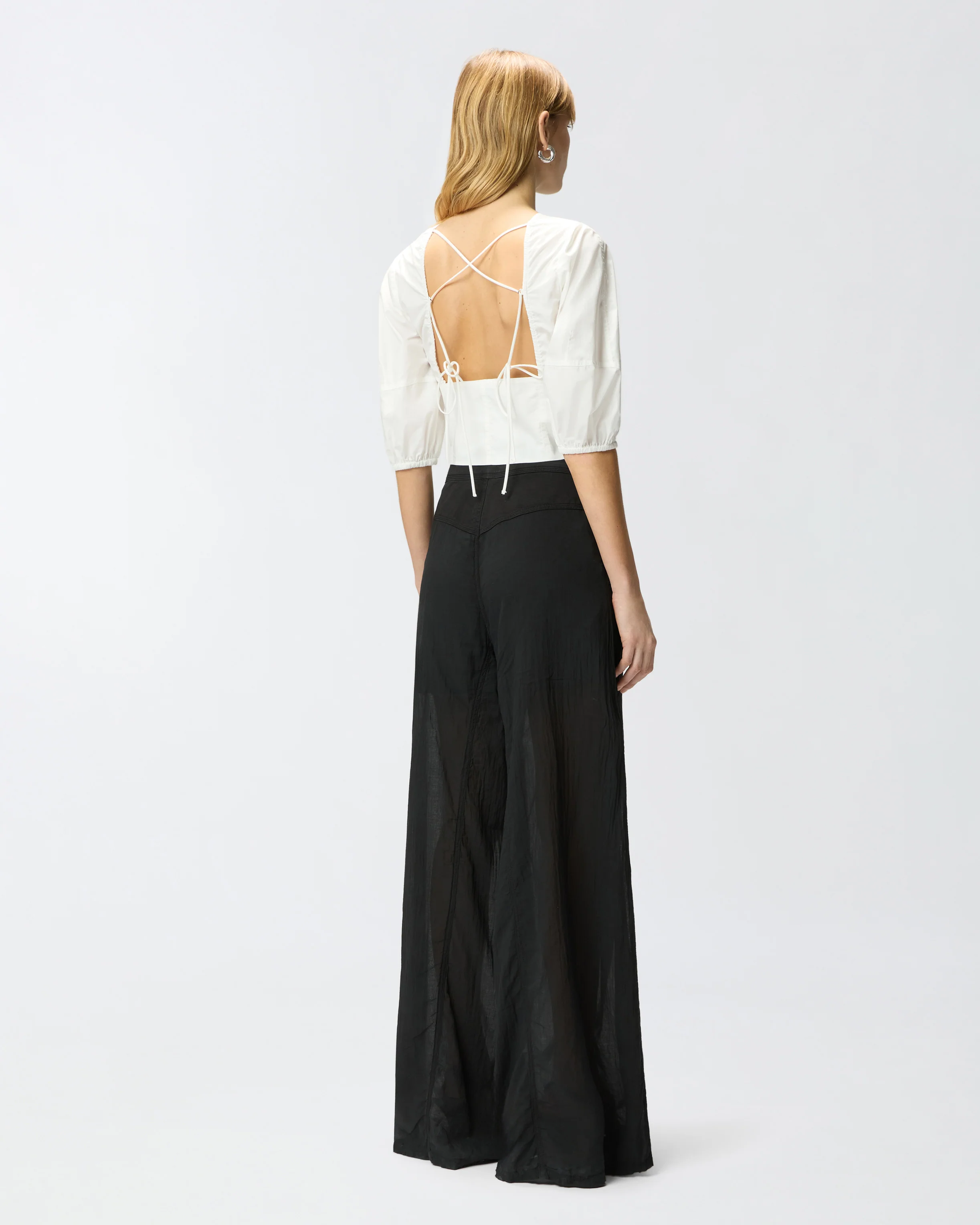 Blusa cropped con schiena scoperta - Image 3