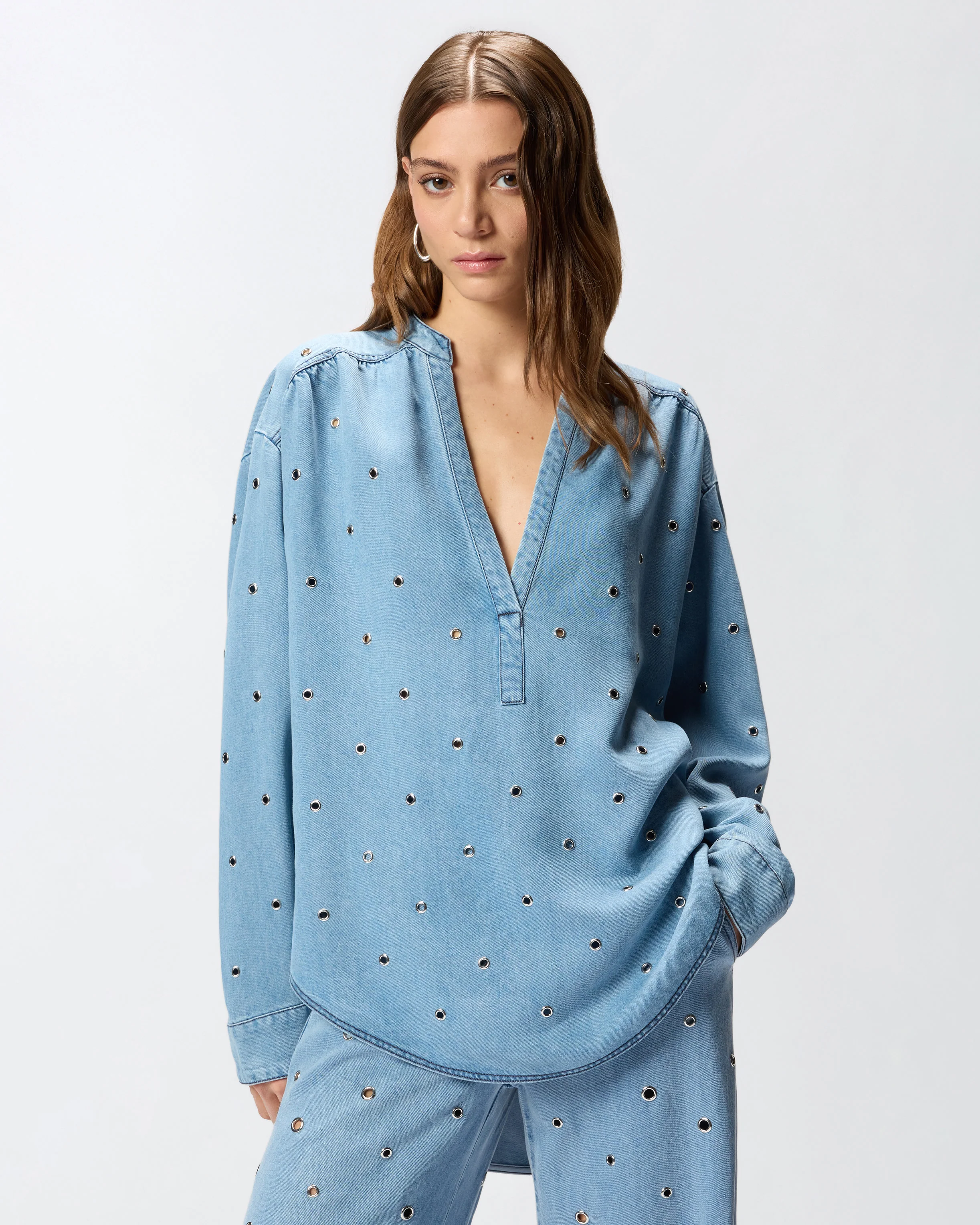 Blusa in denim con occhielli