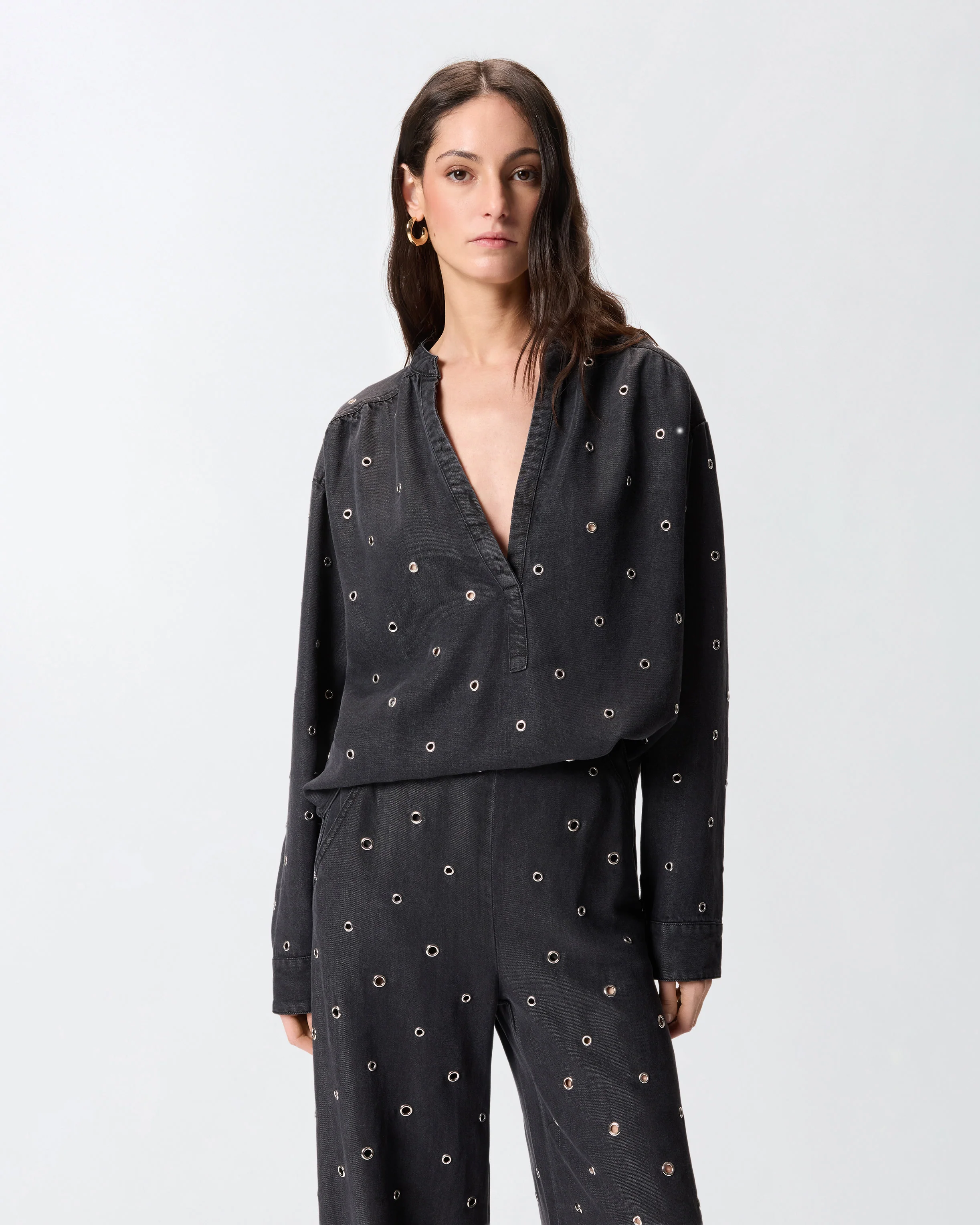Blusa in denim scuro con occhielli