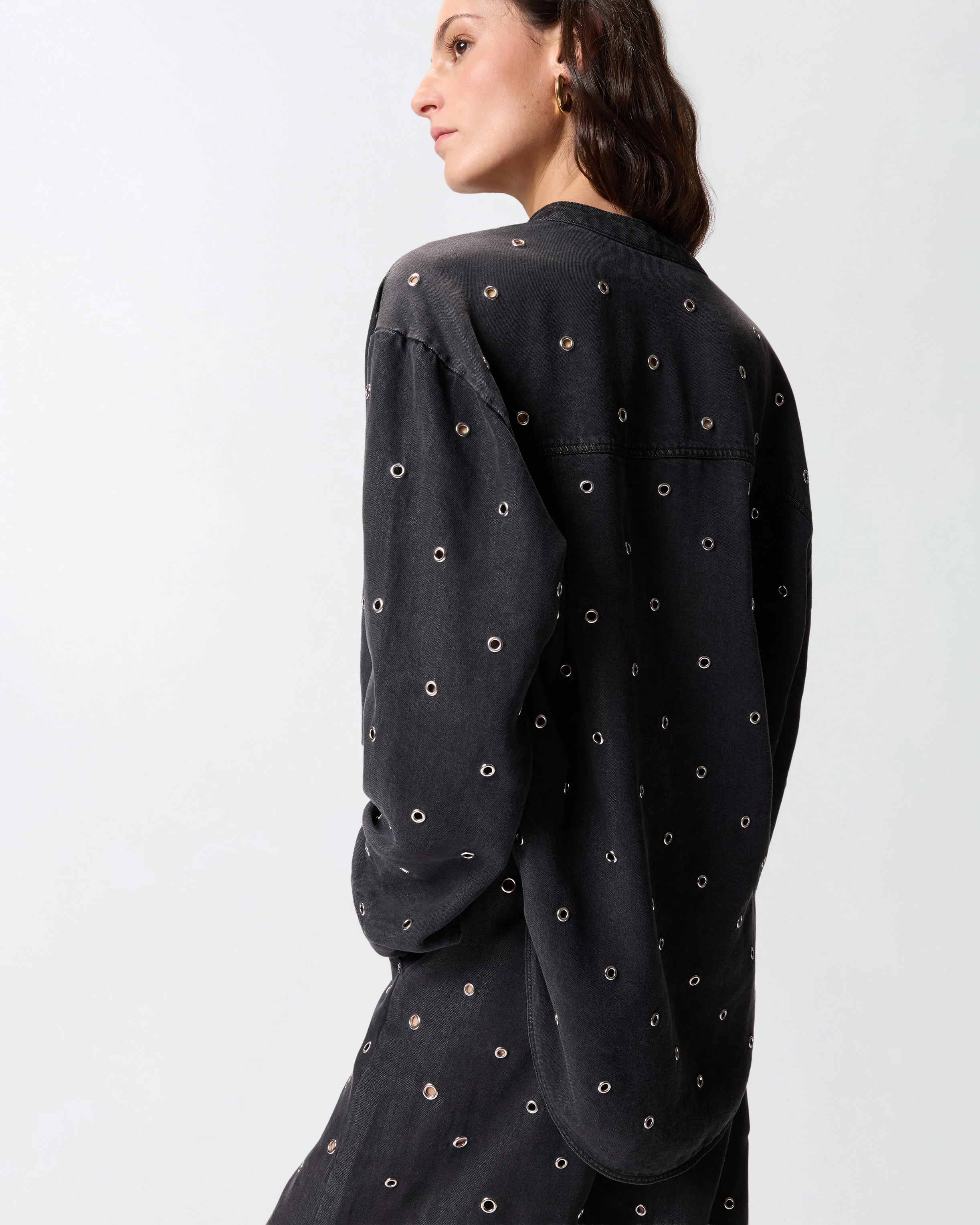 Blusa in denim scuro con occhielli - Image 4