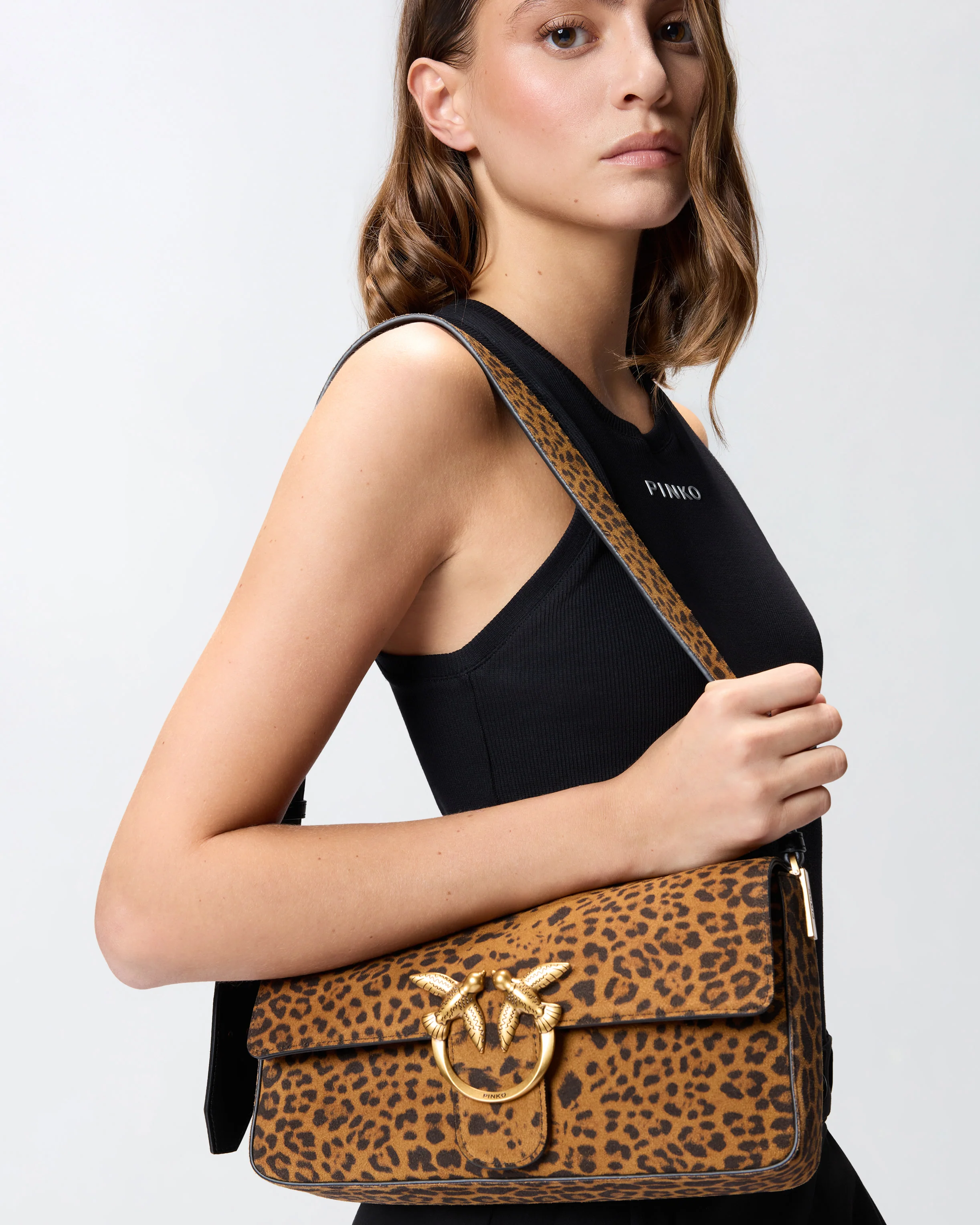 Borsa a spalla media Love Bag One Slouchy in suede leopardato - Image 5