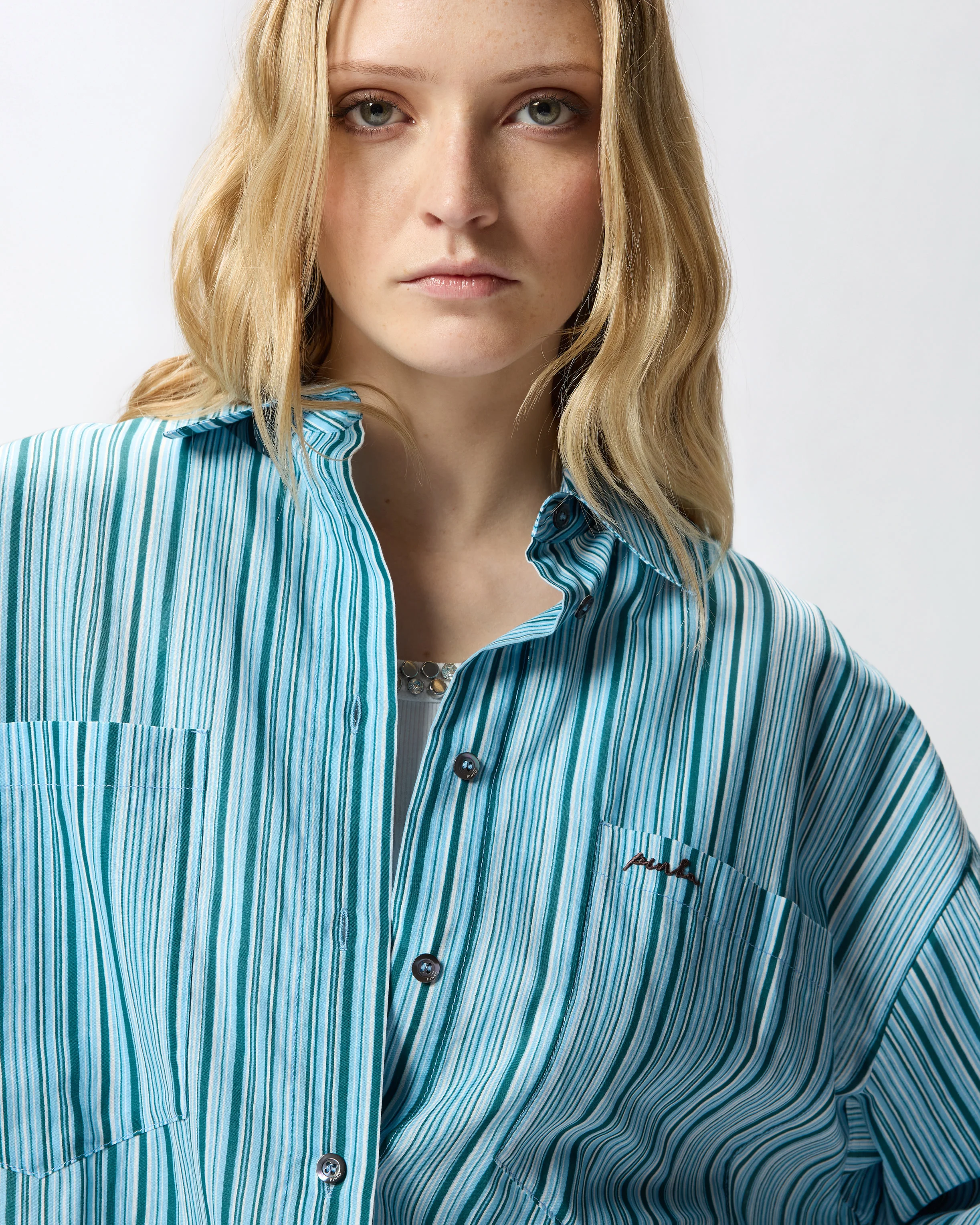 Camicia in cotone a righe con tasche - Image 4