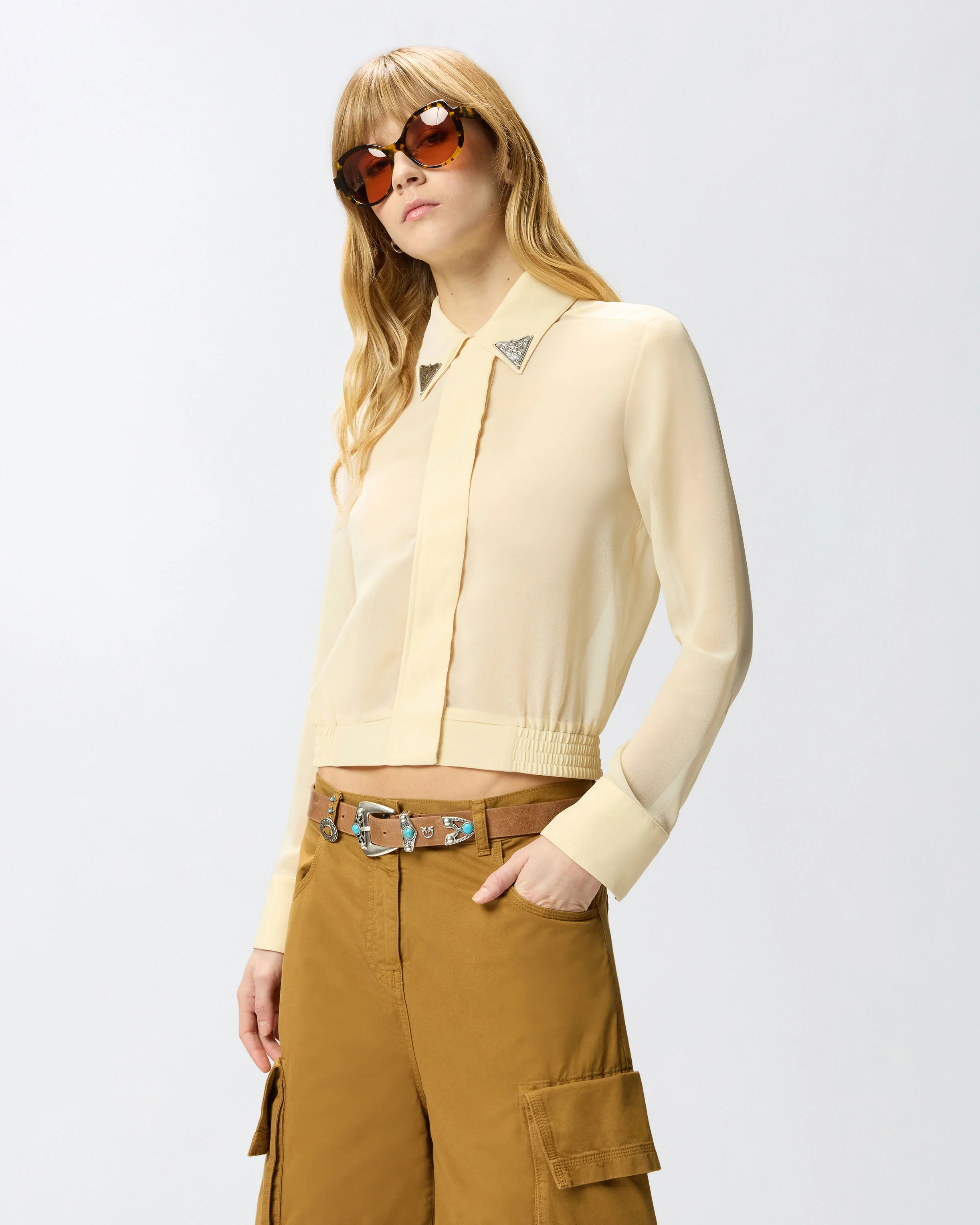 Camicia semitrasparente con dettagli metallici