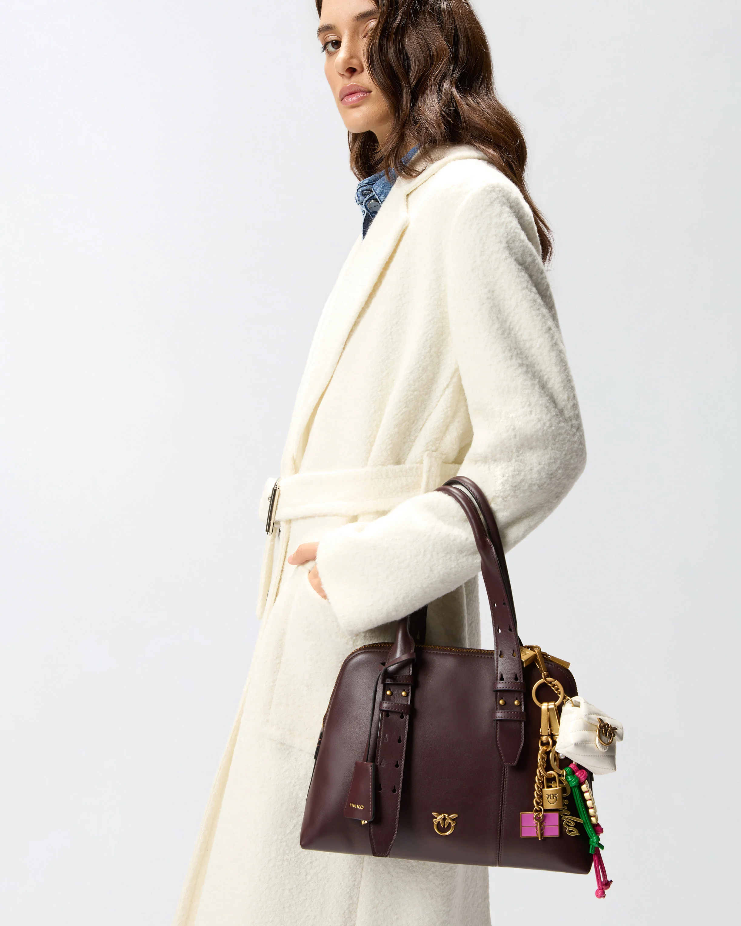 Custodia AirPods Love Bag Puff in pelle lucida - Image 4