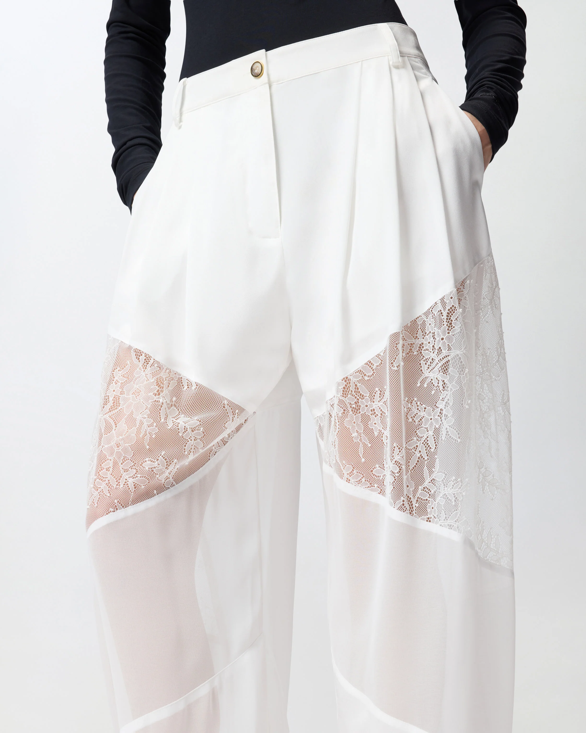 Pantaloni con dettagli in pizzo - Image 4