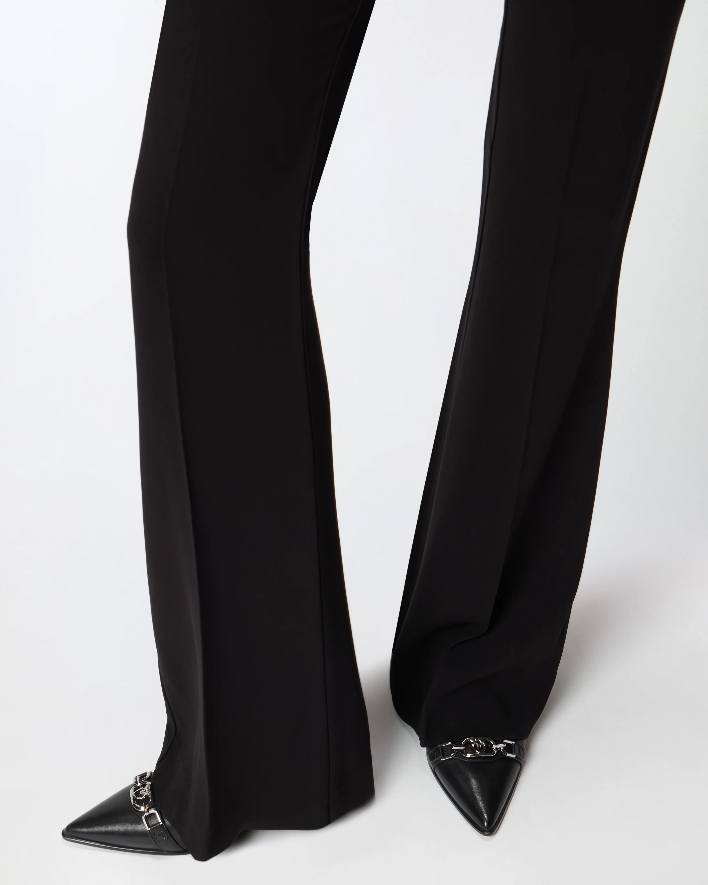Pantaloni svasati con piega stirata - Image 4