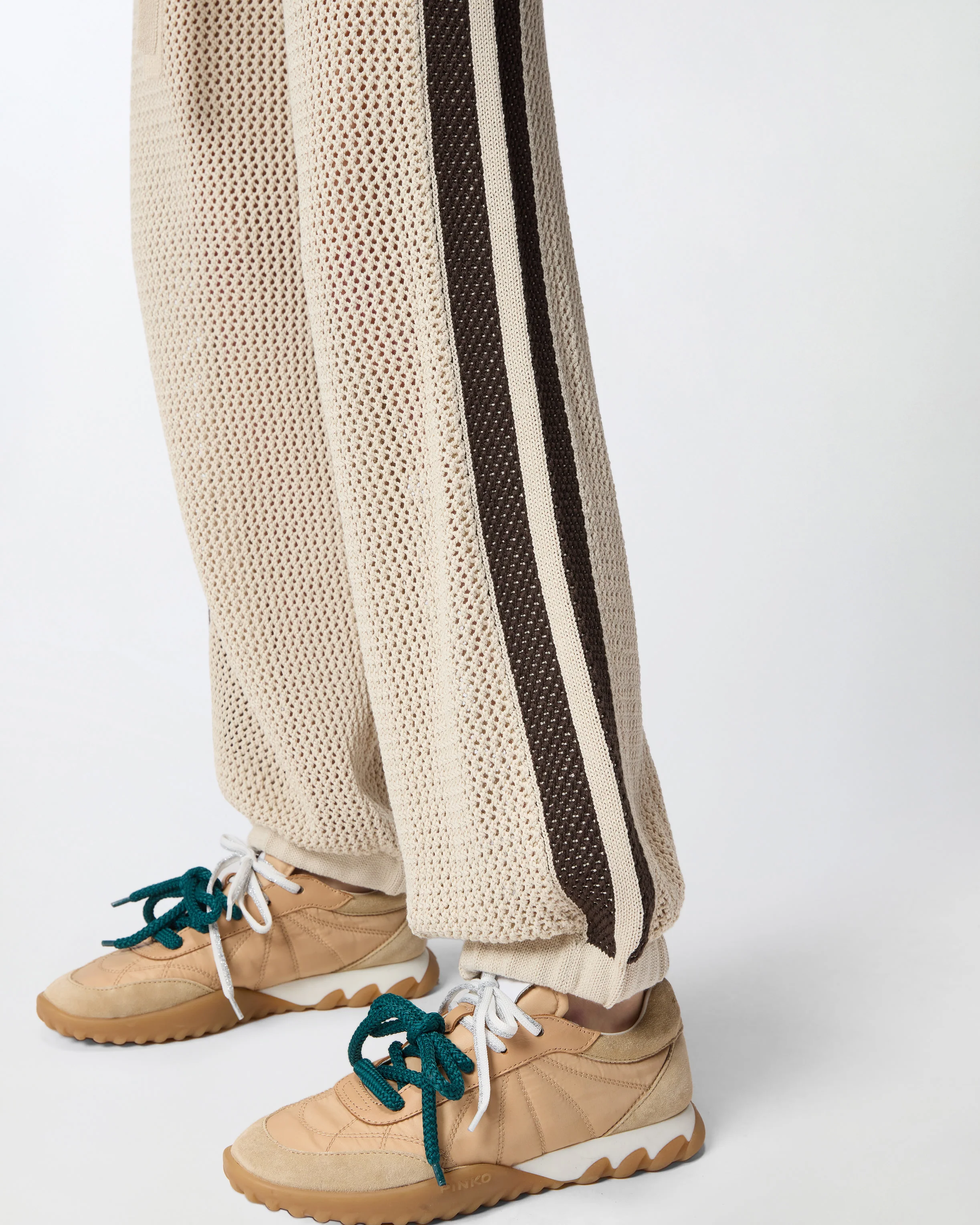 Pantaloni traforati con bande a contrasto - Image 4