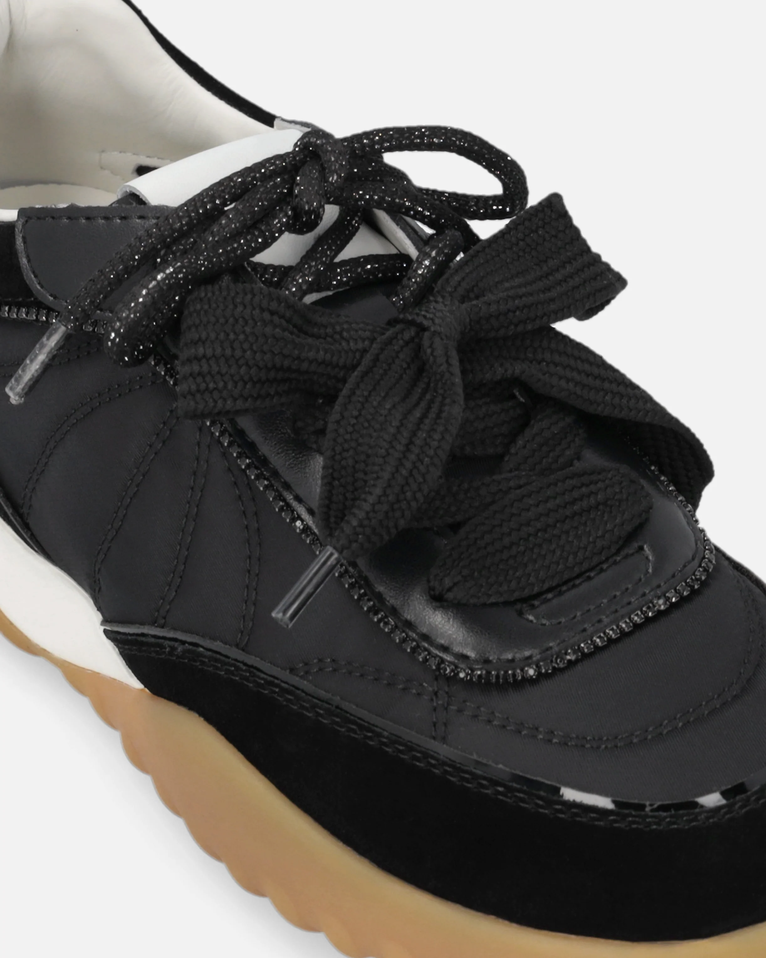 Scarpa da ginnastica con lacci doppi - Image 4