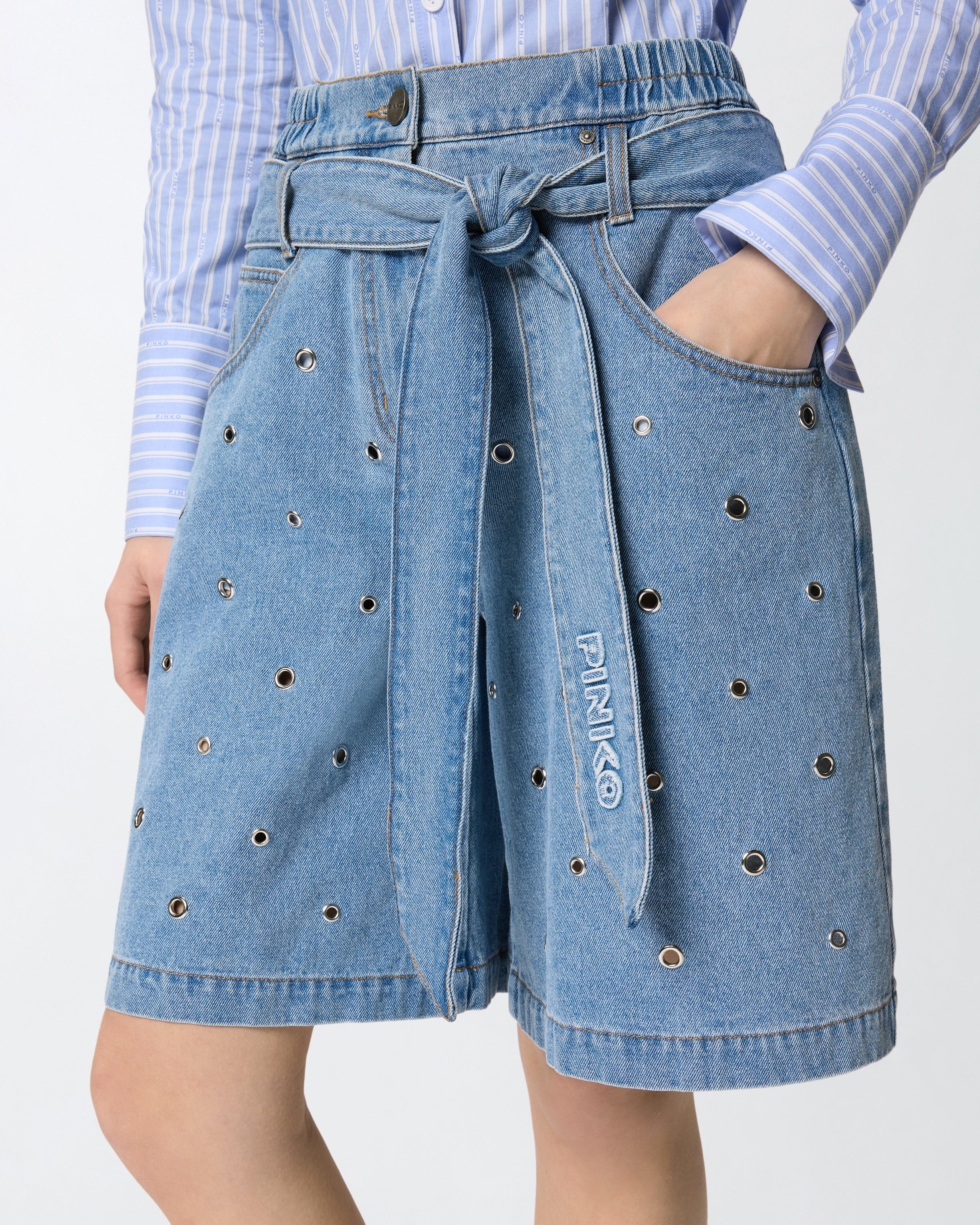 Shorts in denim con occhielli e cintura - Image 4