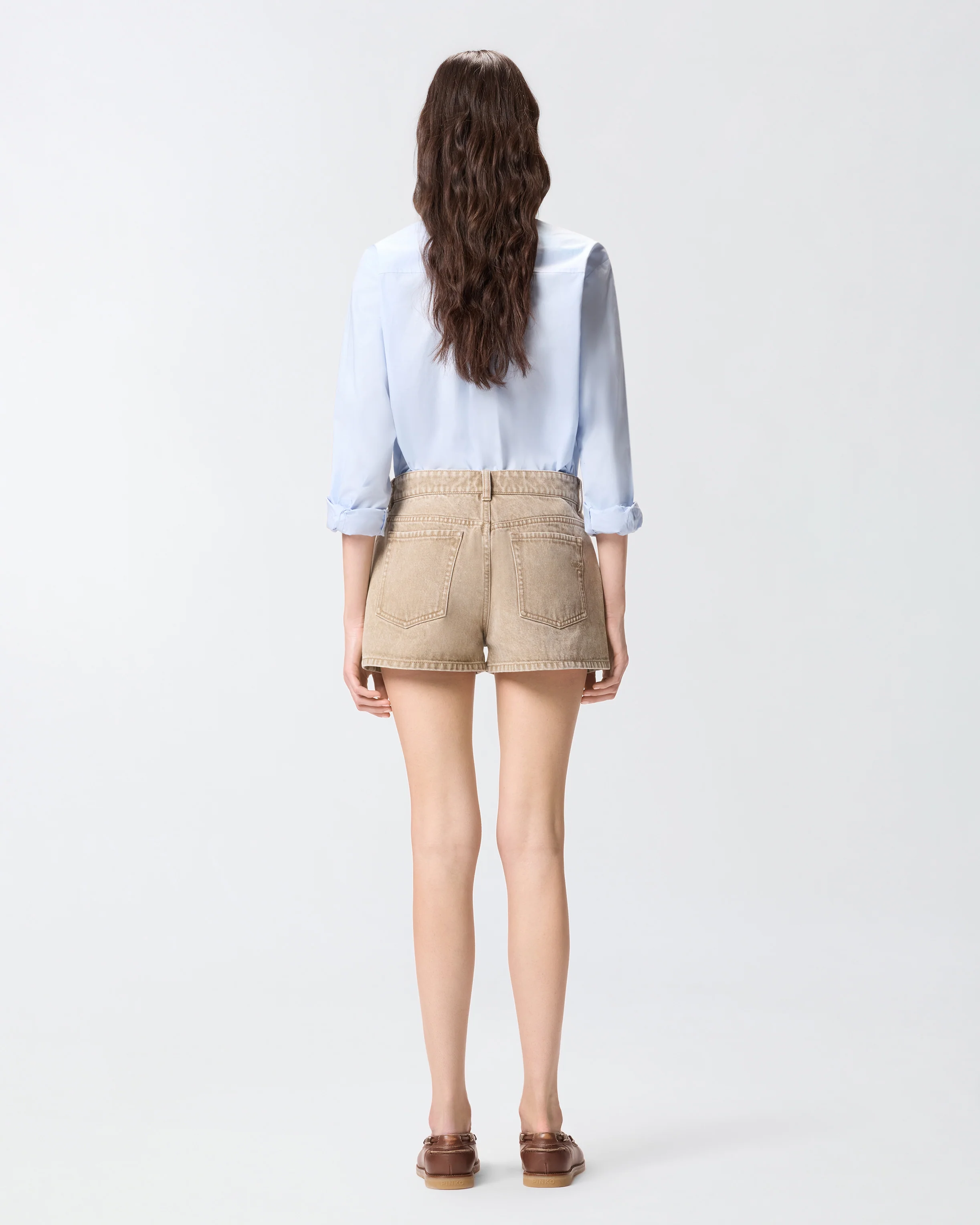 Shorts in denim marrone con borchie - Image 3