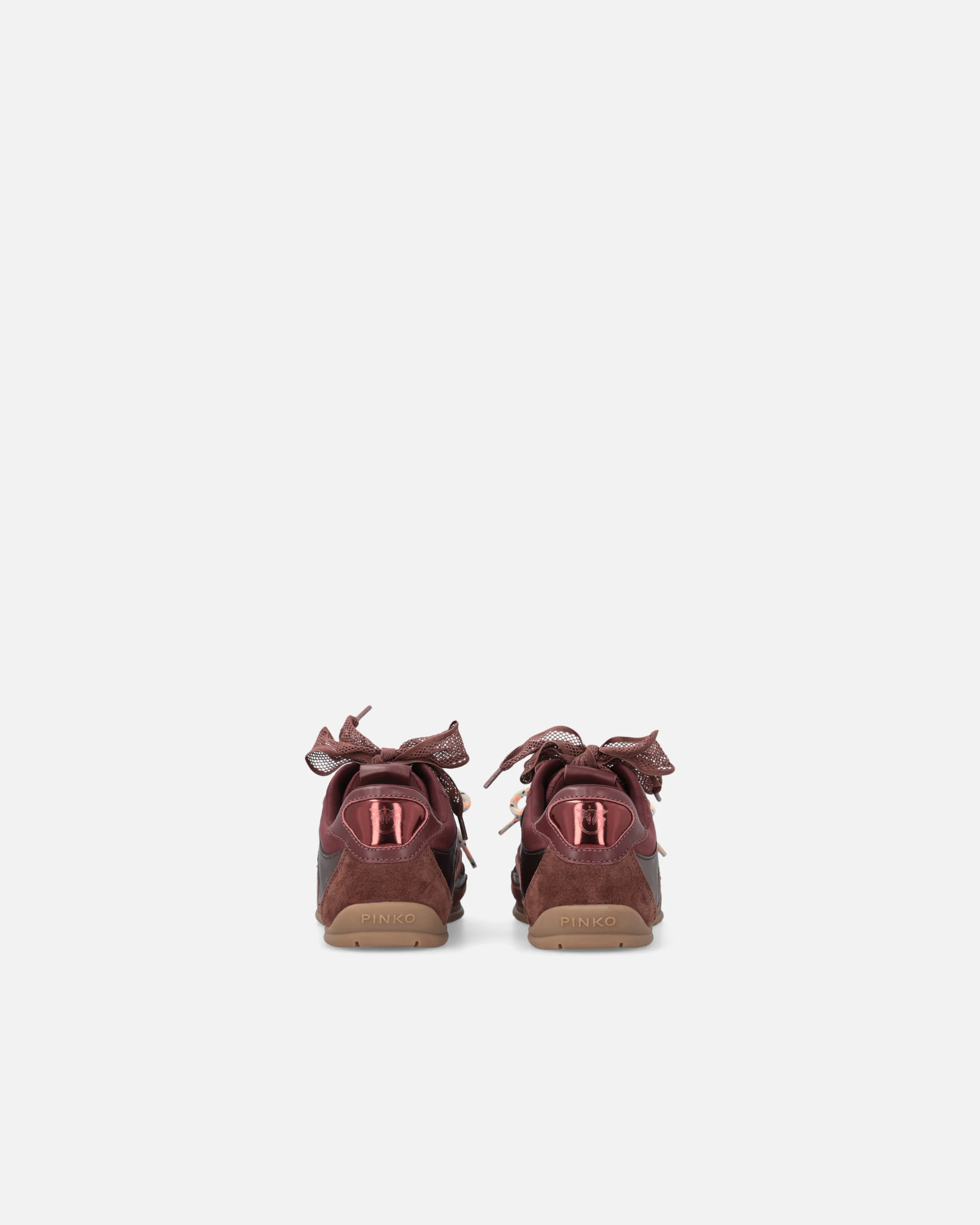 Sneakers con lacci doppi e applicazioni - Image 8