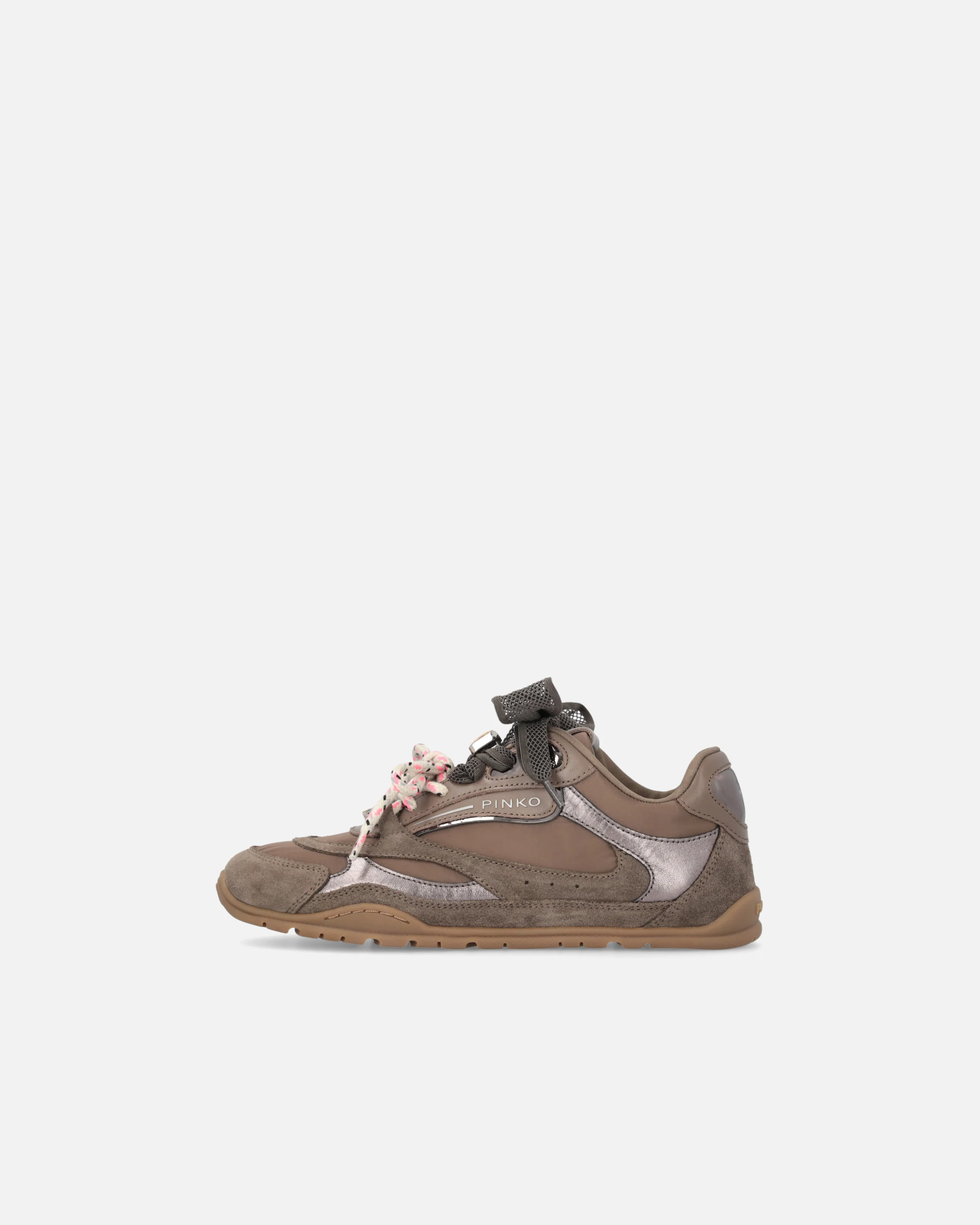 Sneakers con lacci doppi e applicazioni - Image 5