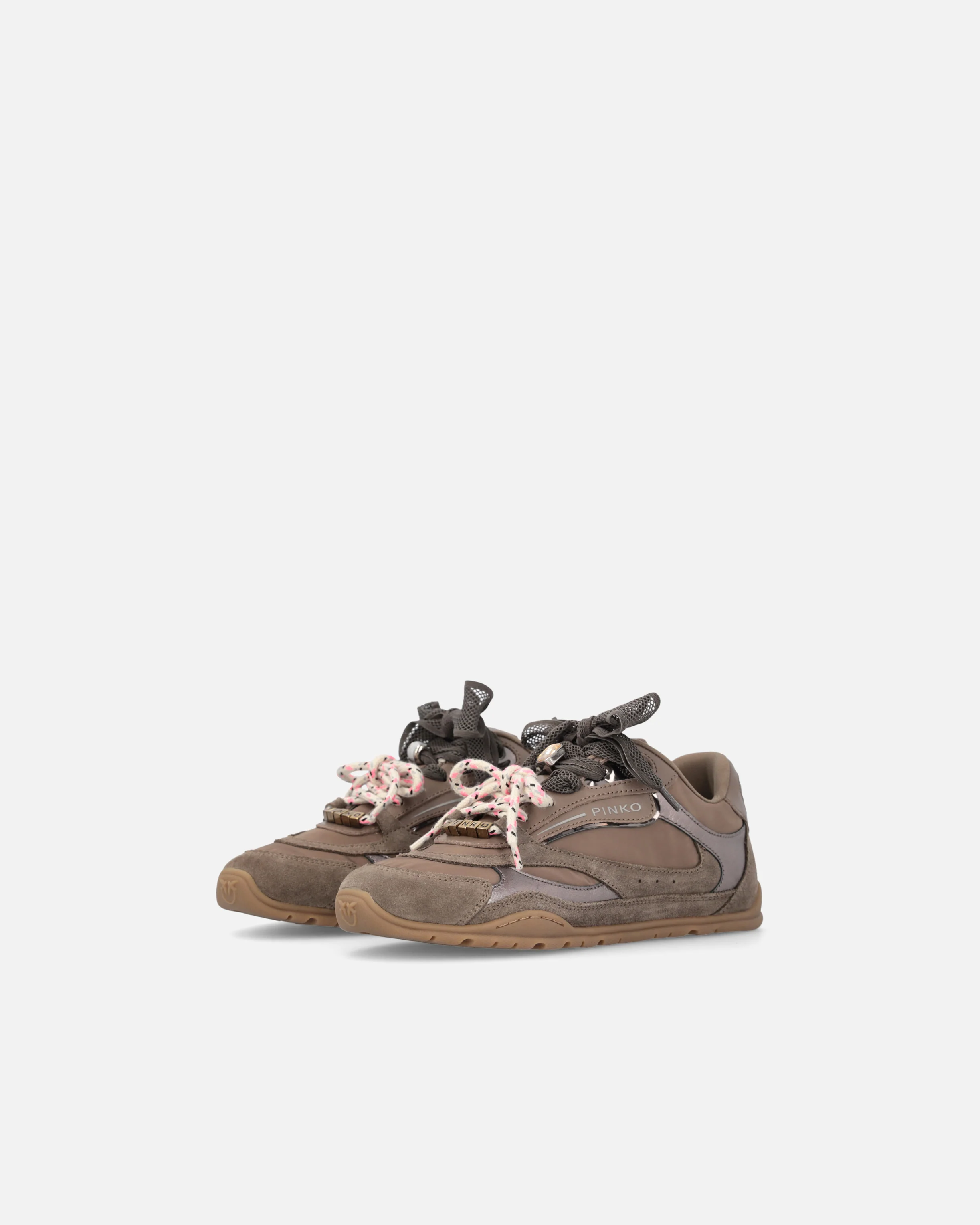 Sneakers con lacci doppi e applicazioni - Image 6