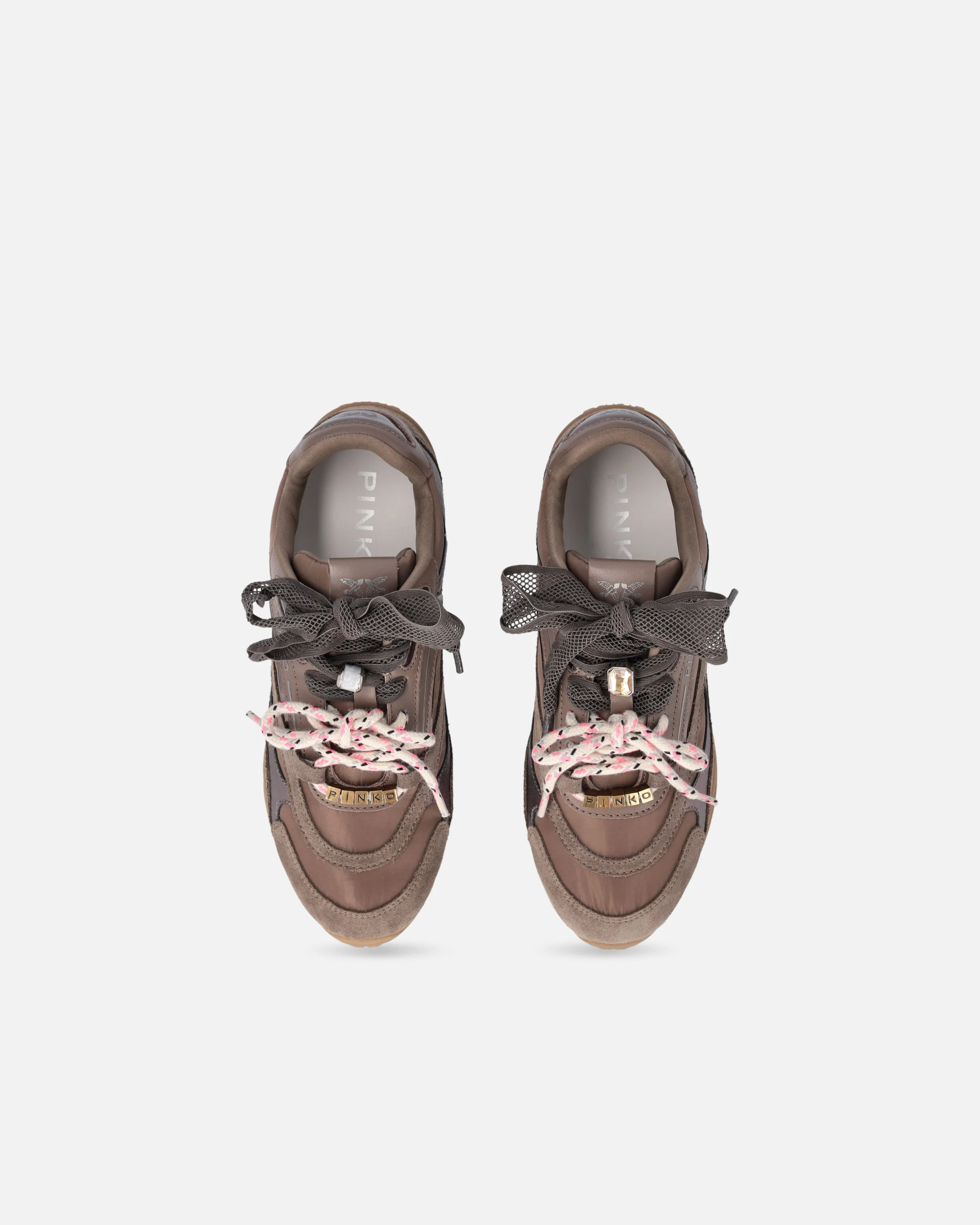 Sneakers con lacci doppi e applicazioni - Image 9