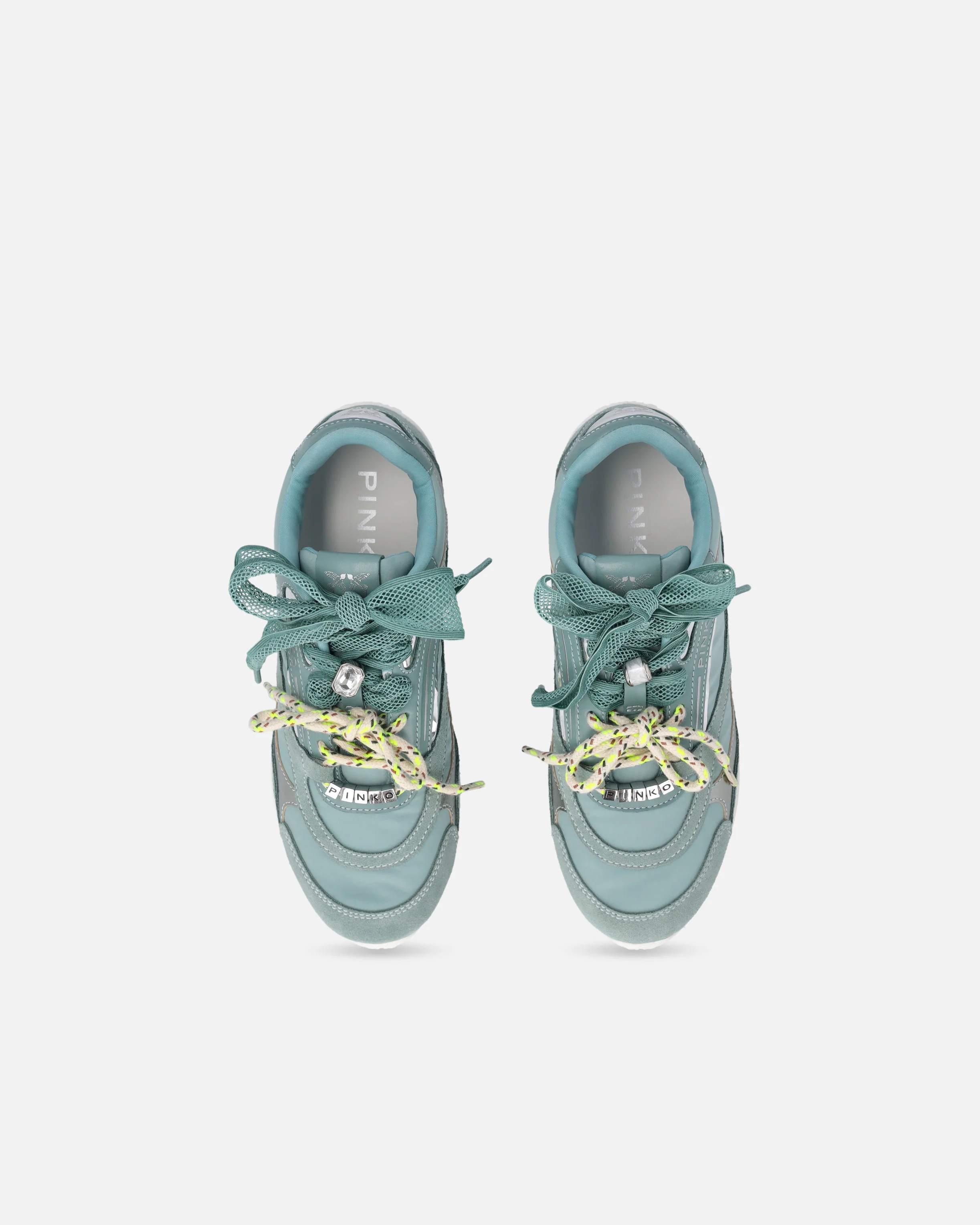 Sneakers con lacci doppi e applicazioni - Image 9