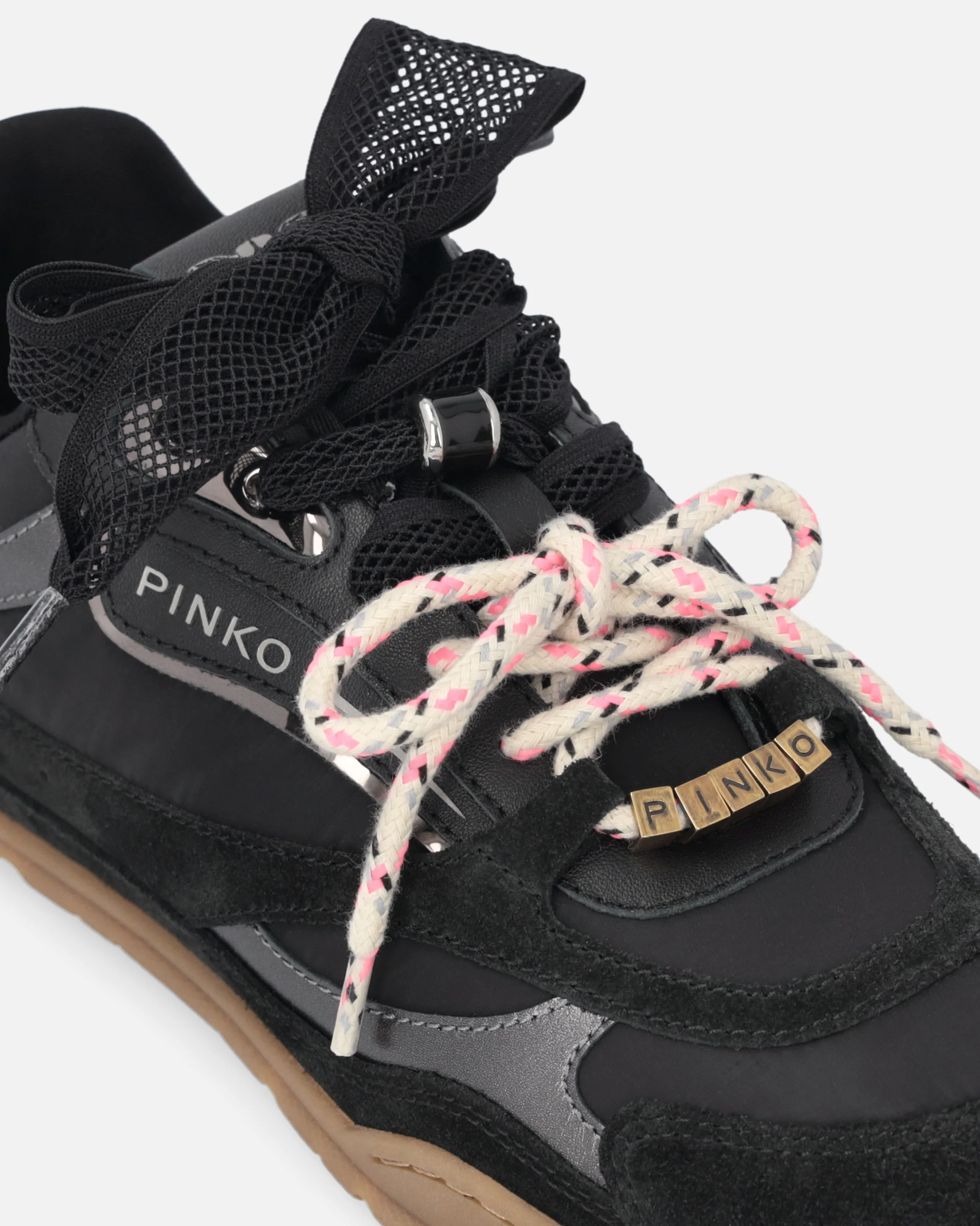 Sneakers con lacci doppi e applicazioni - Image 4