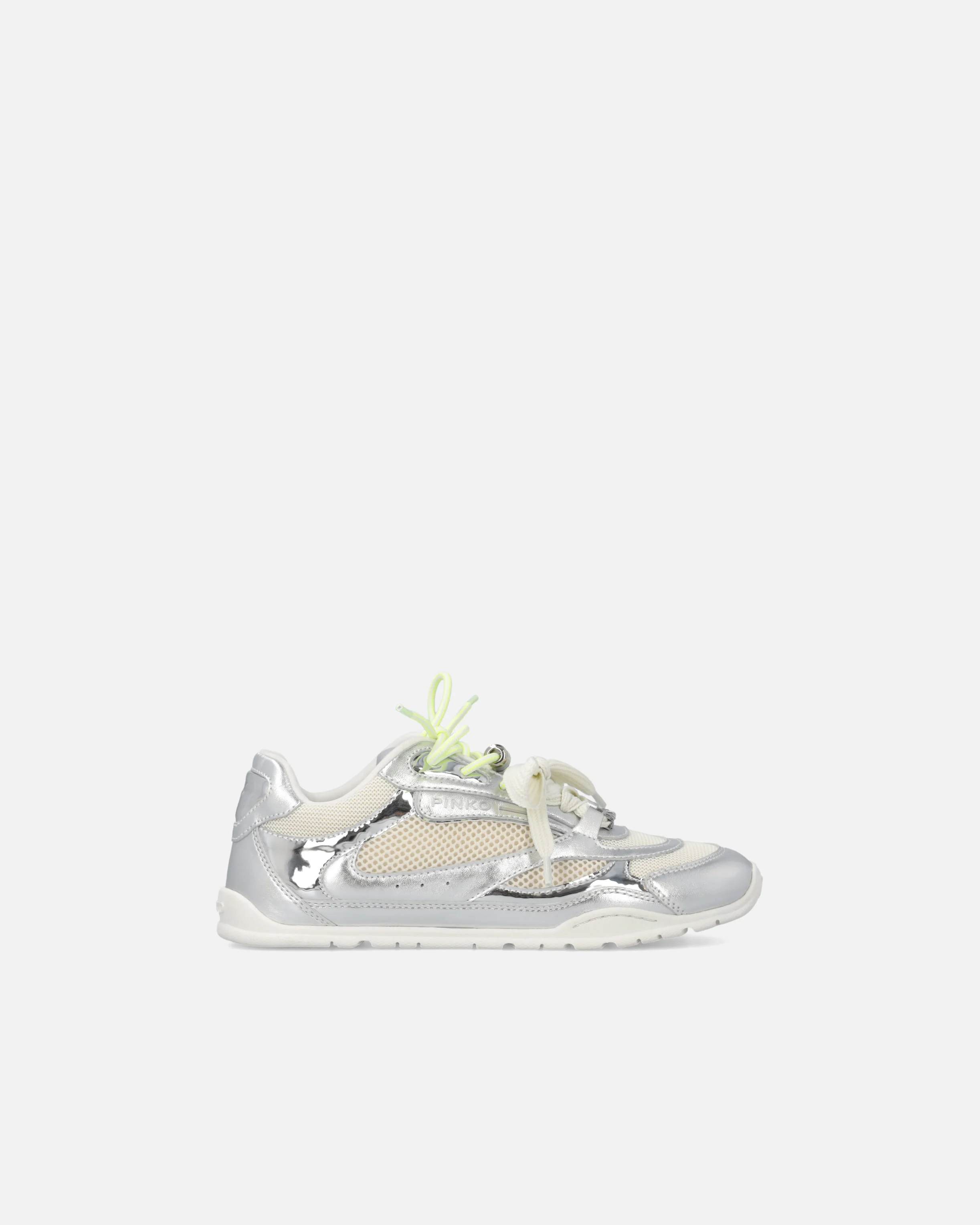 Sneakers laminate con lacci doppi e applicazioni gioiello