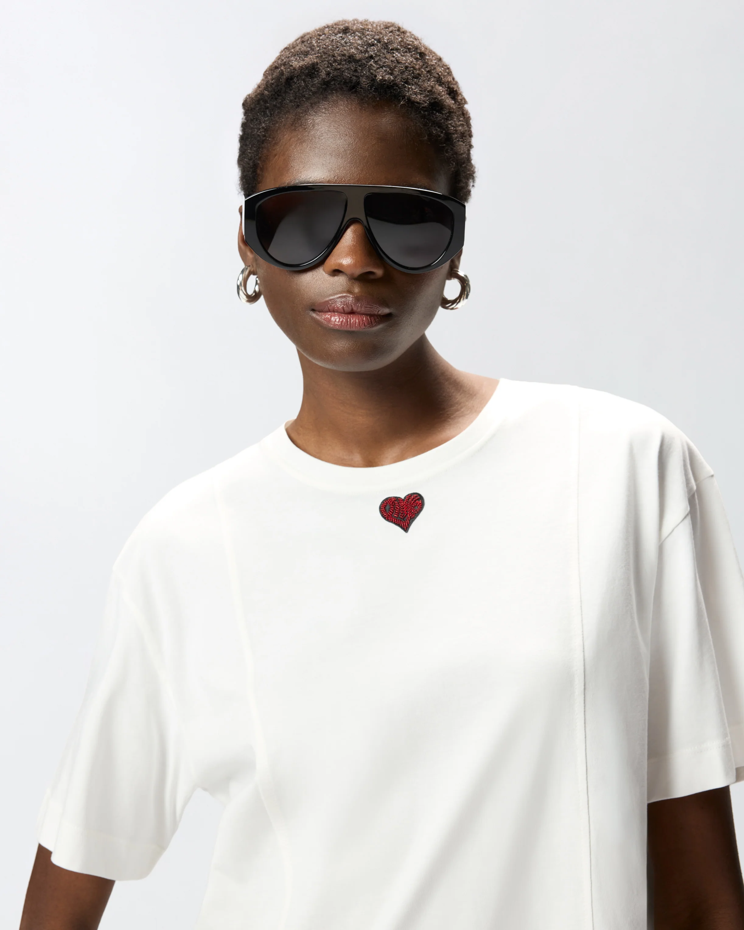 T-shirt con ricamo cuore - Image 4