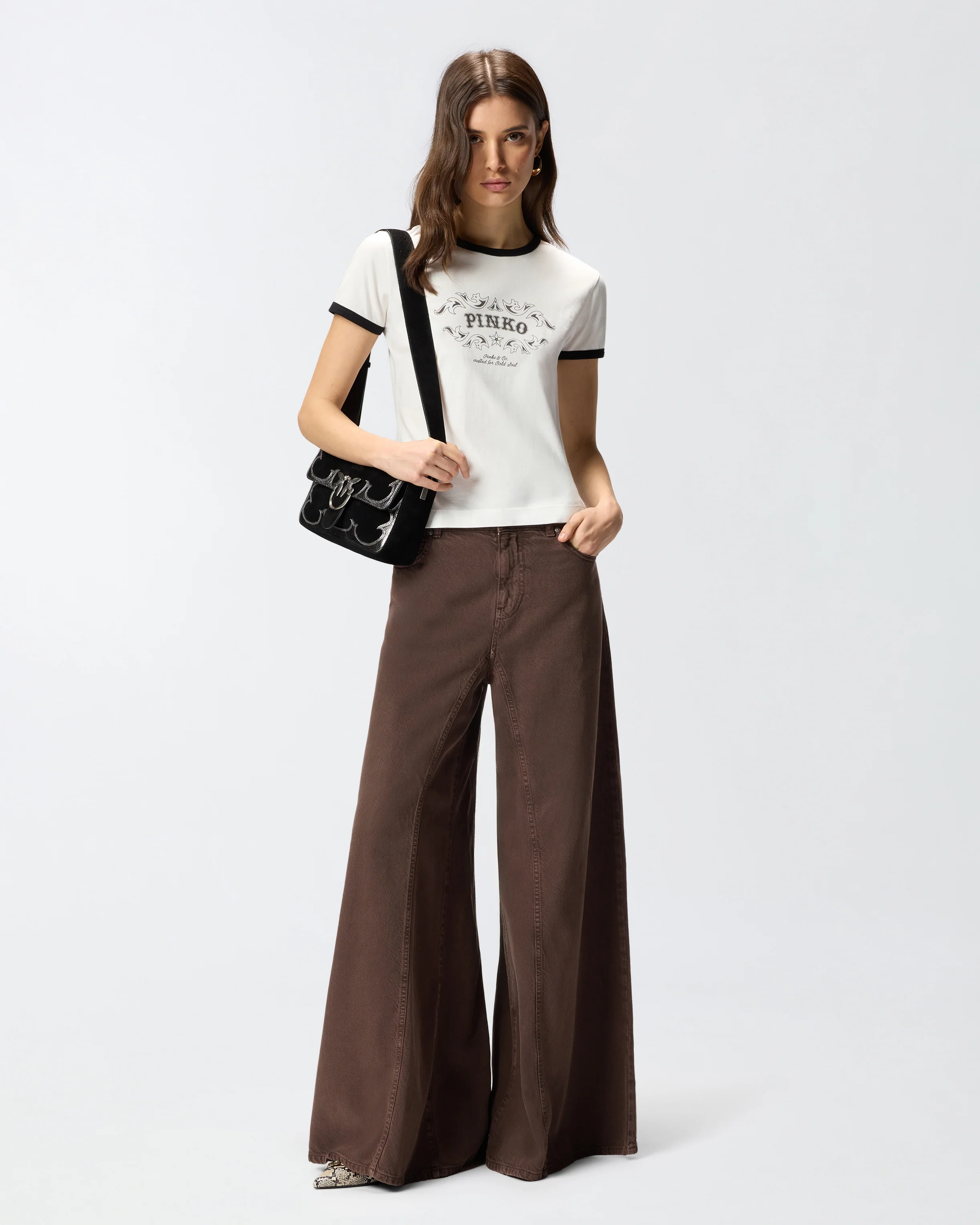 T-shirt con stampa logata - Image 2