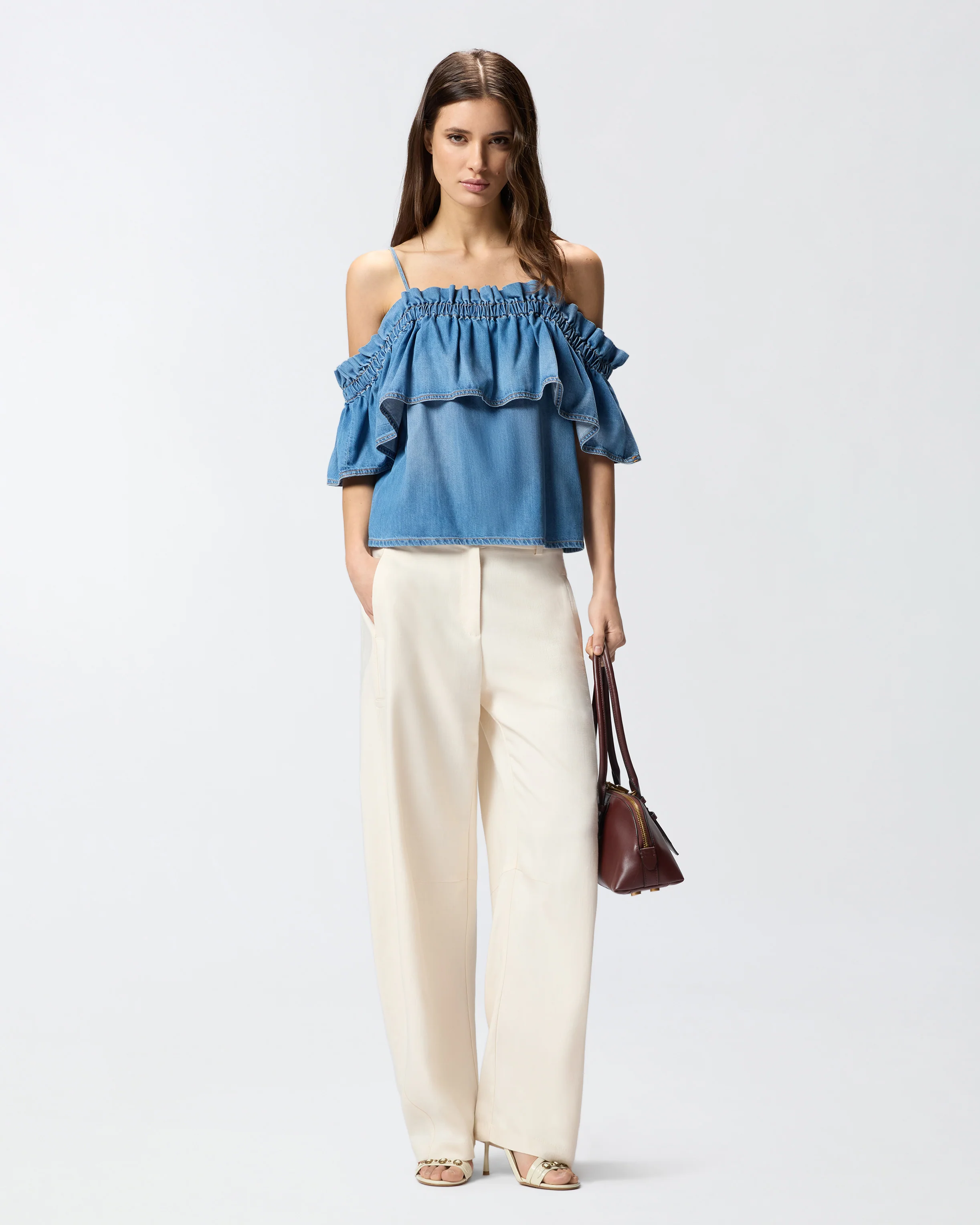 Top in denim con volant e spalle scoperte - Image 2