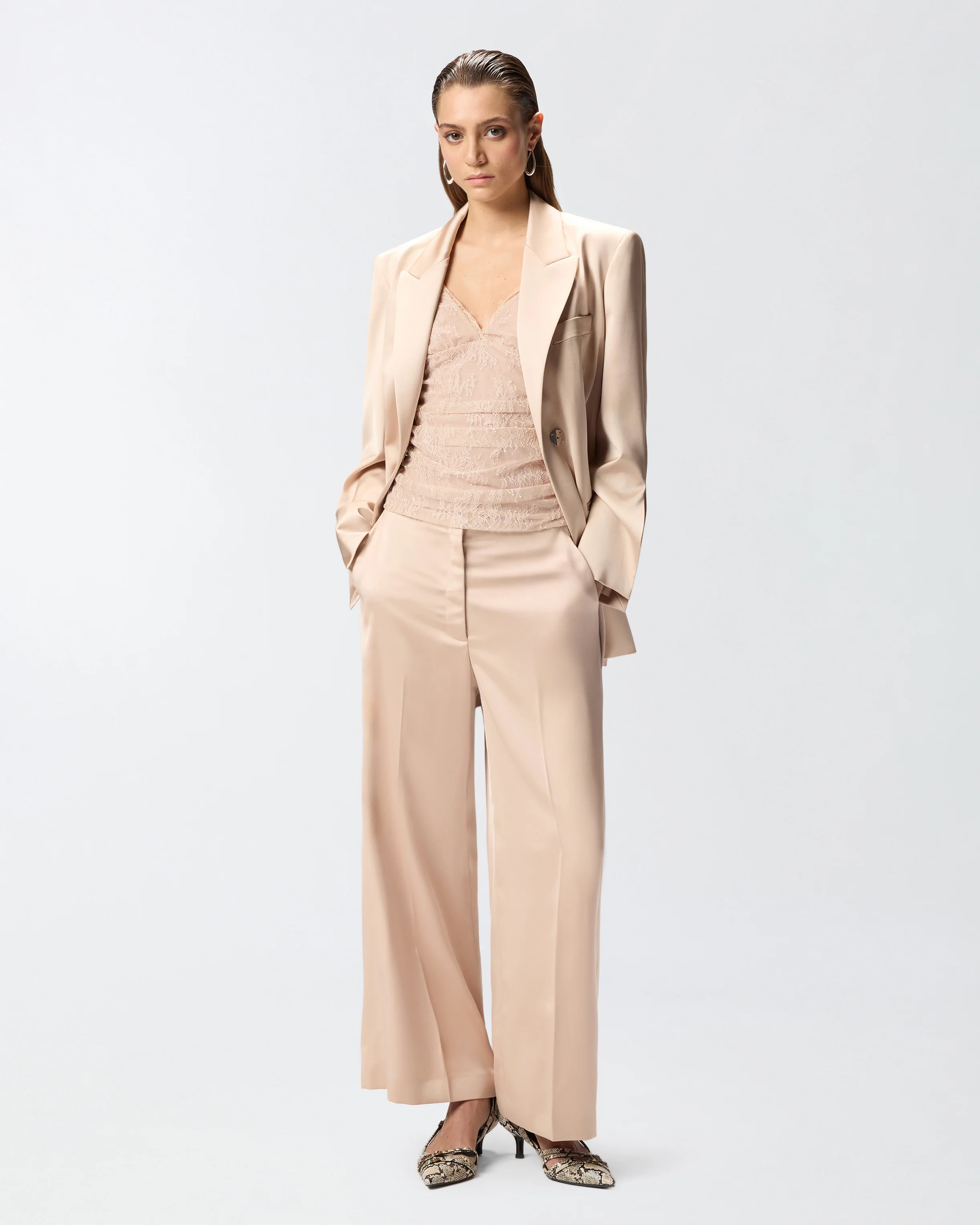 Top in pizzo floreale con spalline - Image 2