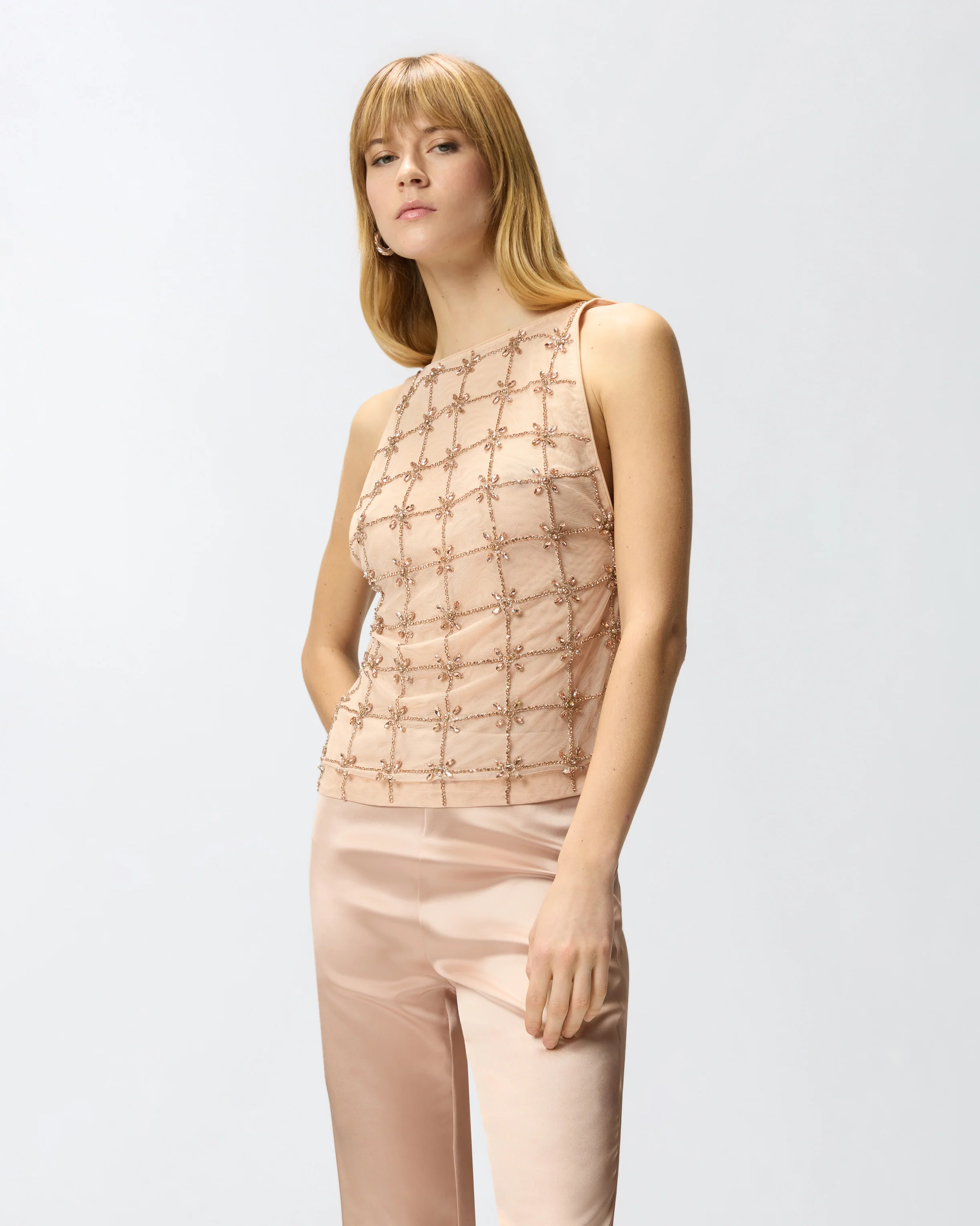 Top smanicato in tulle con cristalli