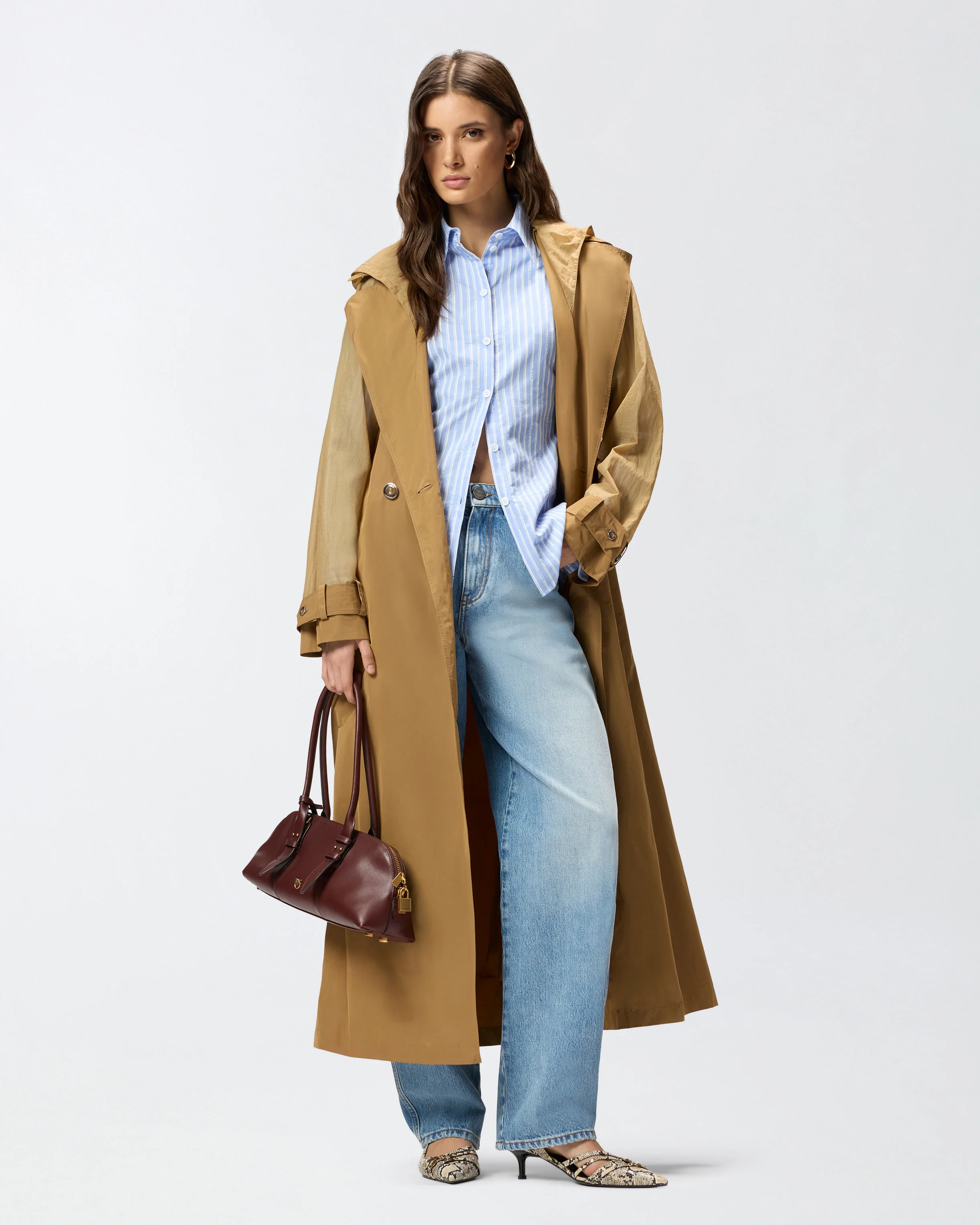 Trench con inserti trasparenti
